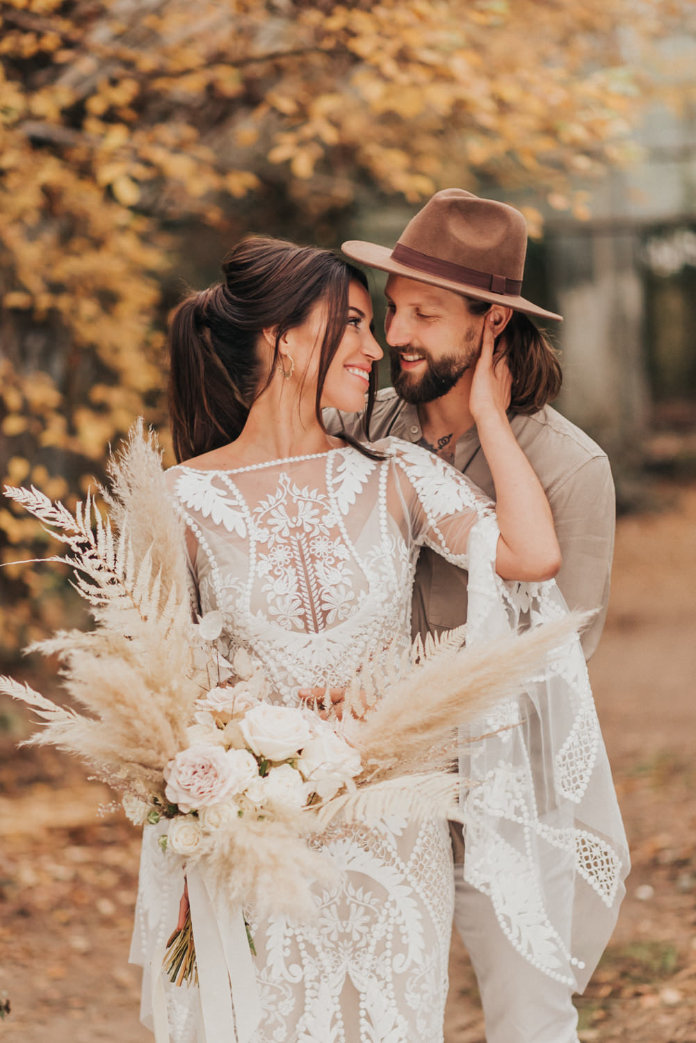 rue de seine wedding dress, boho wedding inspo, pampasgras bouquet