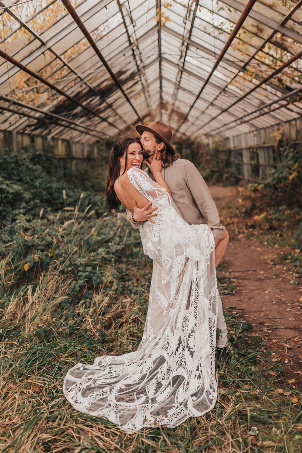 rue de seine wedding dress, boho wedding inspo, pampasgras bouquet